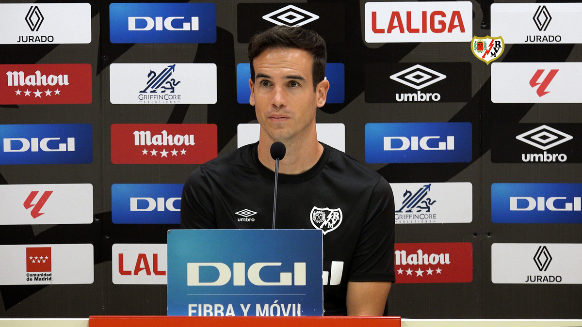 Rueda de prensa de Íñigo Pérez en la previa del Valencia CF - Rayo ...