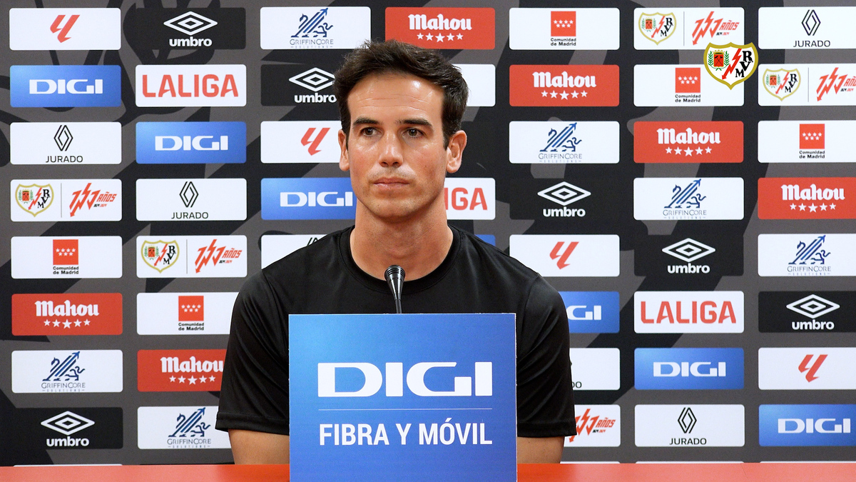 Rueda de prensa de Íñigo Pérez en la previa del Rayo Vallecano - RC ...