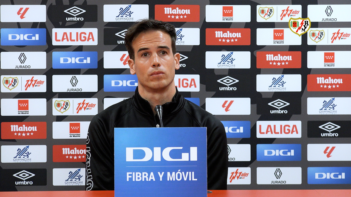 Rueda de prensa de Íñigo Pérez en la previa del Rayo Vallecano - Real ...