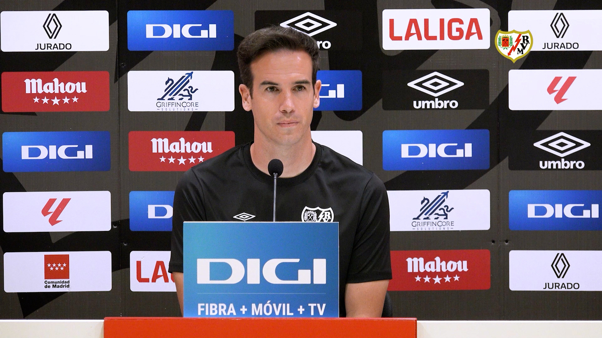 Rueda de prensa de Íñigo Pérez en la previa del Deportivo Alavés - Rayo ...
