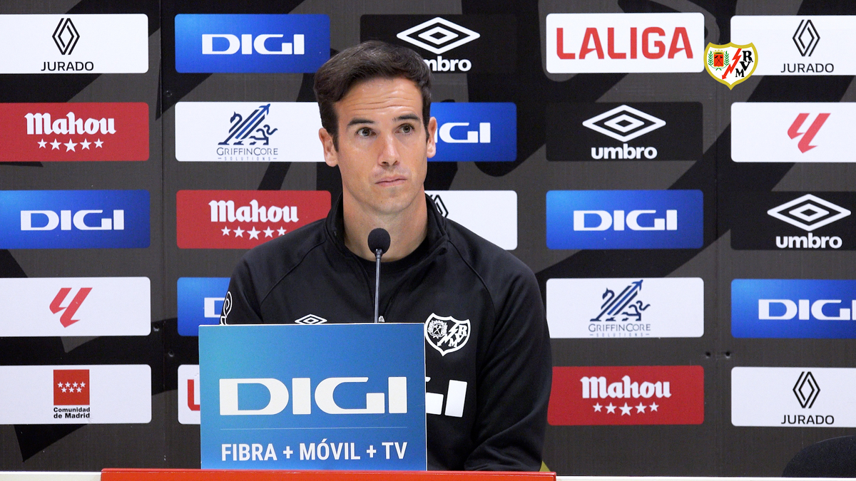 Rueda de prensa de Íñigo Pérez en la previa del UD Las Palmas - Rayo ...