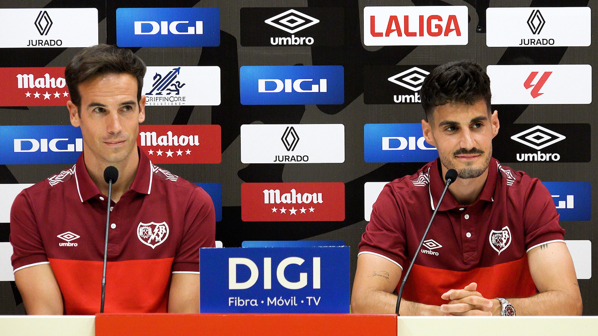 Rueda de prensa de Íñigo Pérez y Óscar Valentín en la previa del Rayo ...