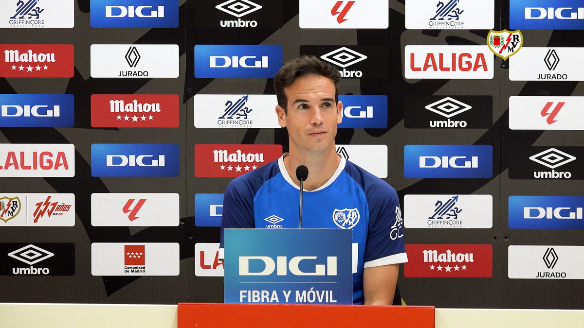Rueda de prensa de Íñigo Pérez en la previa del partido de la jornada 8 ...