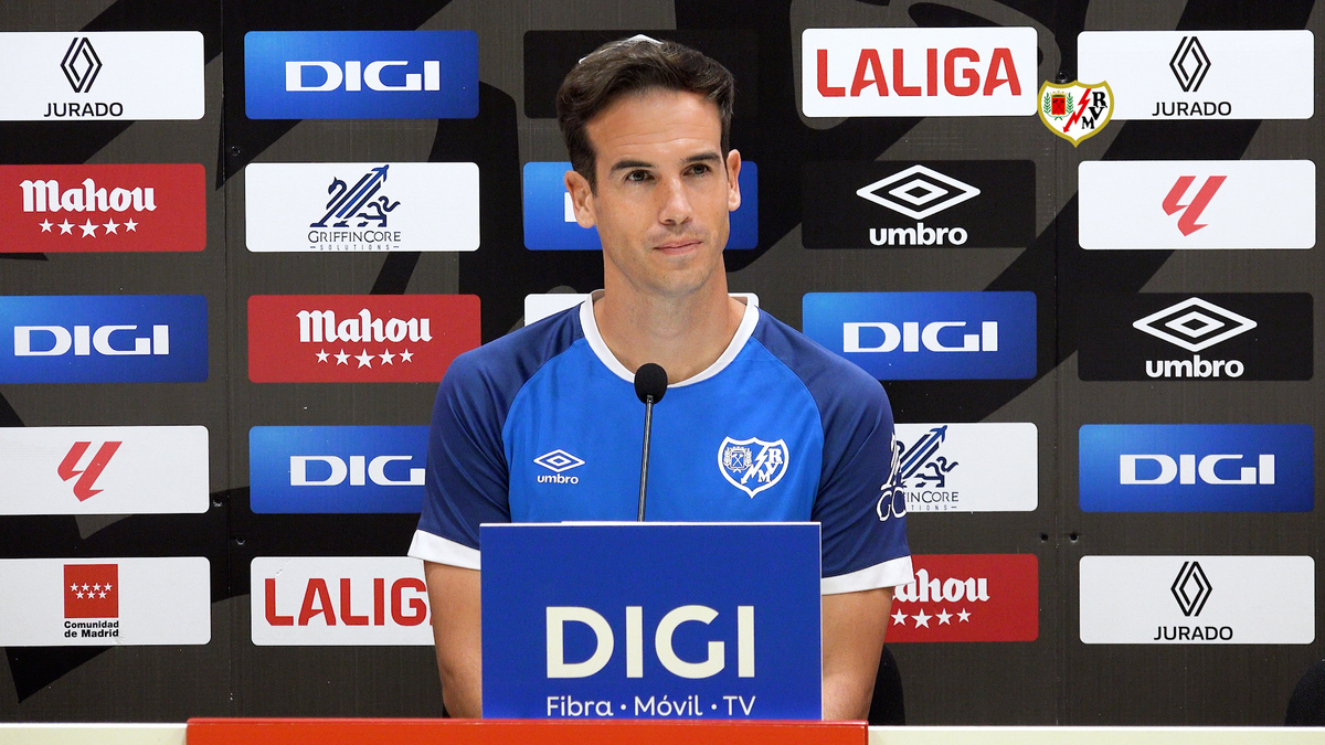 Rueda de prensa de Íñigo Pérez en la previa del Levante UD - Rayo ...
