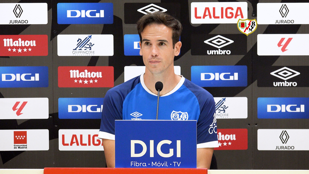 Rueda de prensa de Íñigo Pérez en la previa del CD Yuncos - Rayo ...