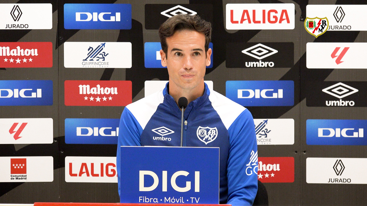 Rueda de prensa de Íñigo Pérez en la previa del Villarreal CF - Rayo ...