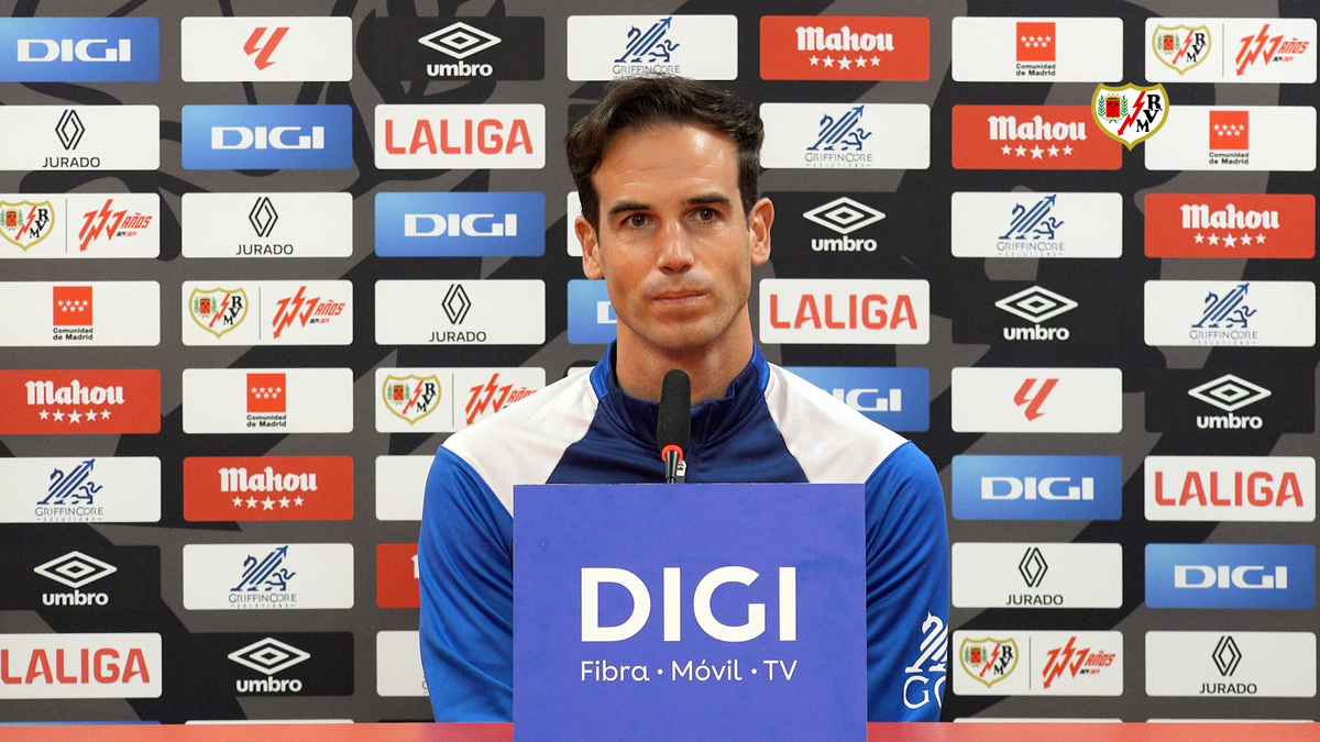 Rueda de prensa de Íñigo Pérez en la previa del Real Ávila CF - Rayo ...