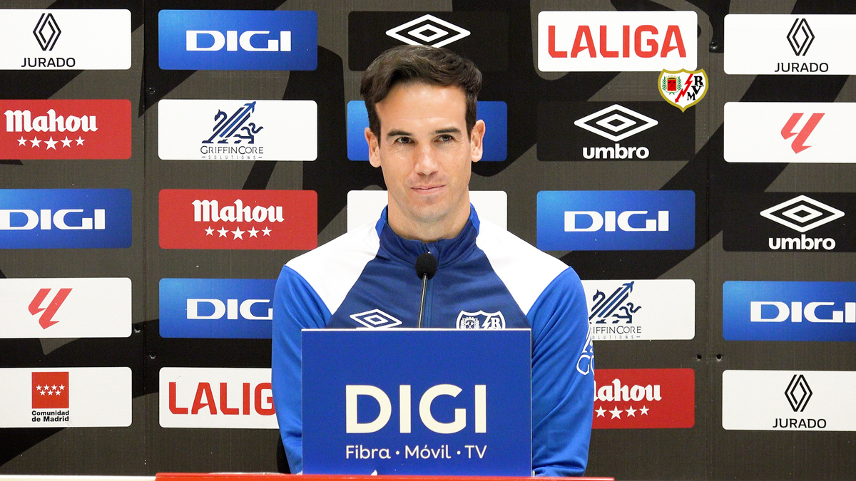 Rueda de prensa de Íñigo Pérez en la previa del Elche CF - Rayo ...