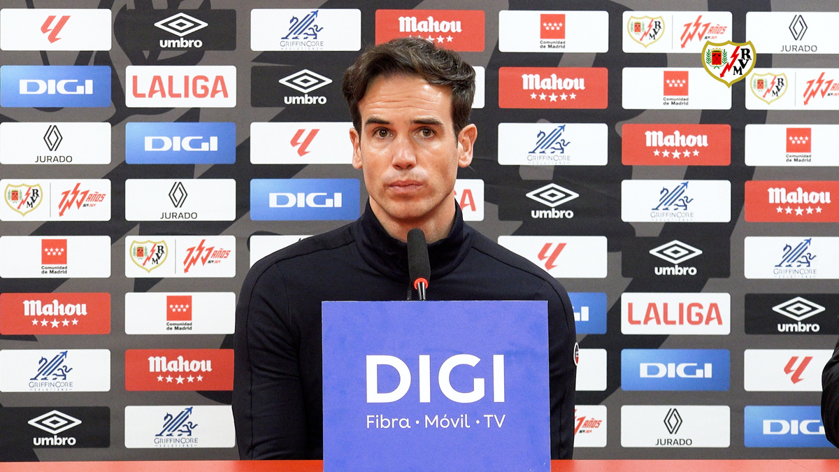 Rueda de prensa de Íñigo Pérez tras el Rayo Vallecano 1 - CA Osasuna 3 ...