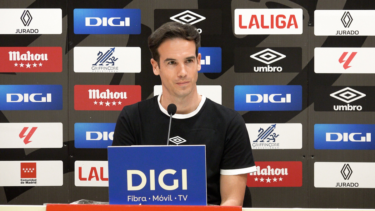 Rueda de prensa de Íñigo Pérez en la previa del Real Betis - Rayo ...