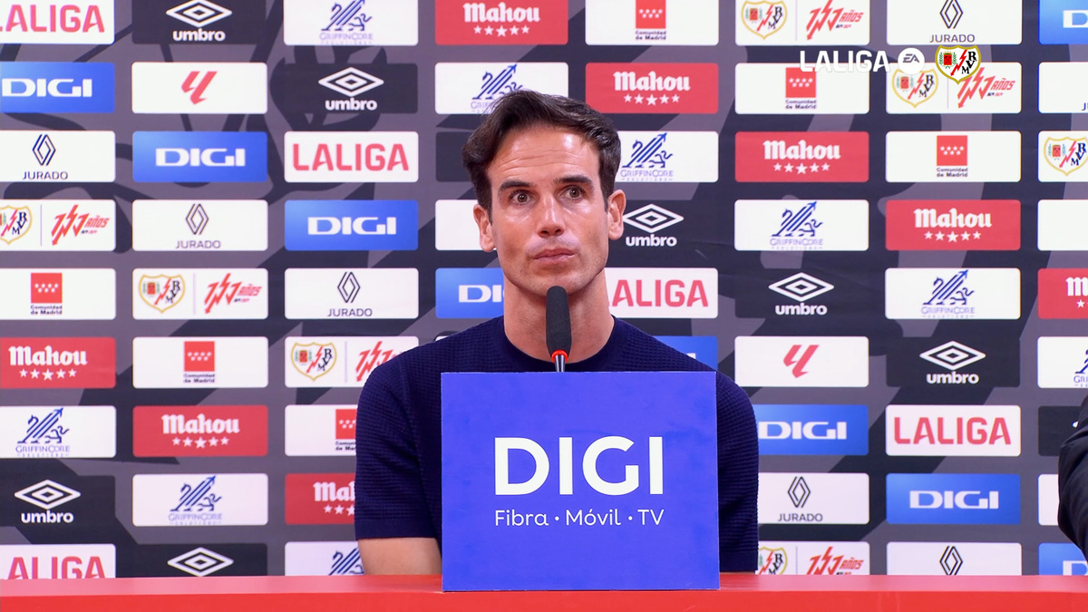 Rueda de prensa de Íñigo Pérez tras el Rayo Vallecano 1 - Levante UD 1 ...
