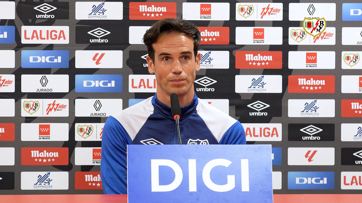 Rueda de prensa de Íñigo Pérez en la previa del Rayo vallecano - Elche ...
