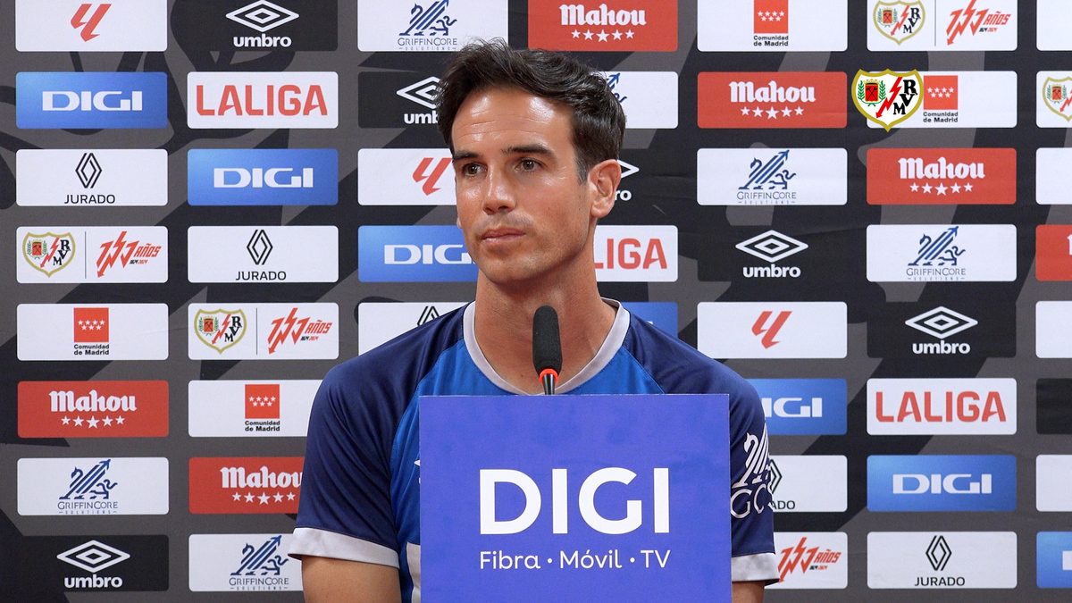 Rueda de prensa de Íñigo Pérez en la previa del Rayo Vallecano - RCD ...
