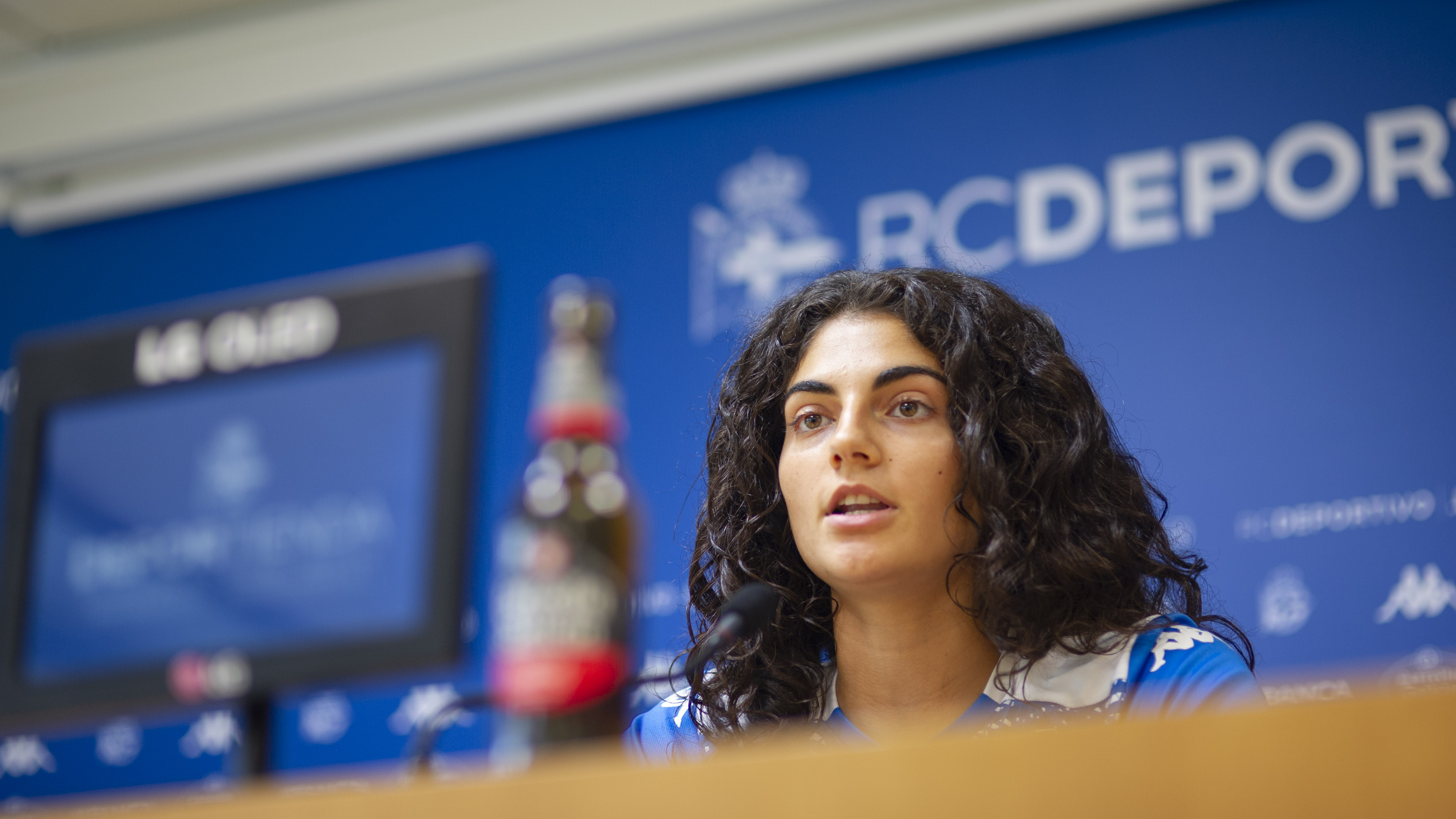 Patri López advierte del nivel competitivo del CE Seagull y alerta del  césped artificial del Municipal de Badalona | RCDeportivo | Página Oficial  del RC Deportivo de La Coruña