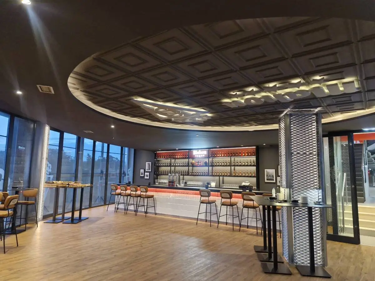 Eröffnung des „Club Mahou“ im El Molinón