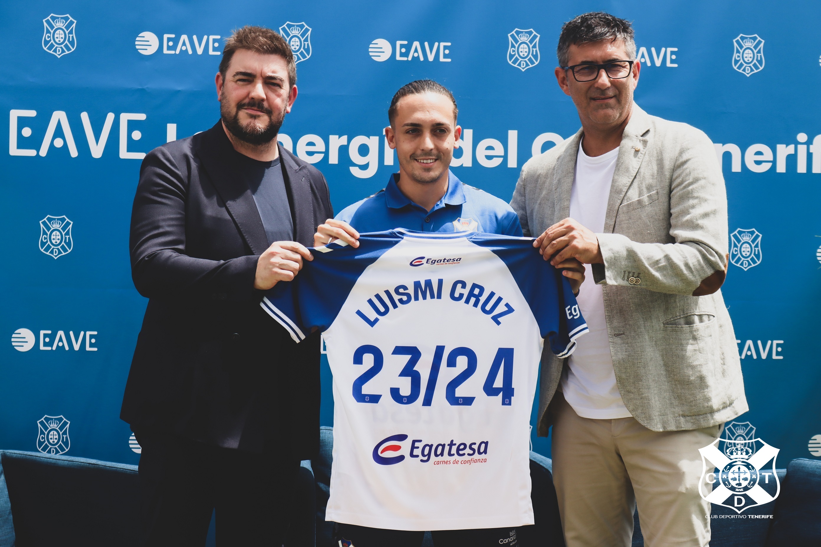 Luismi Cruz ya ejerce de blanquiazul | CD Tenerife | Web Oficial 