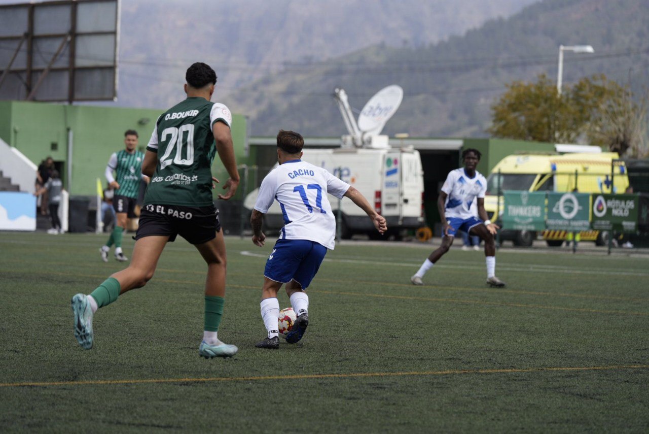 El CD Tenerife B cae en su visita a La Palma