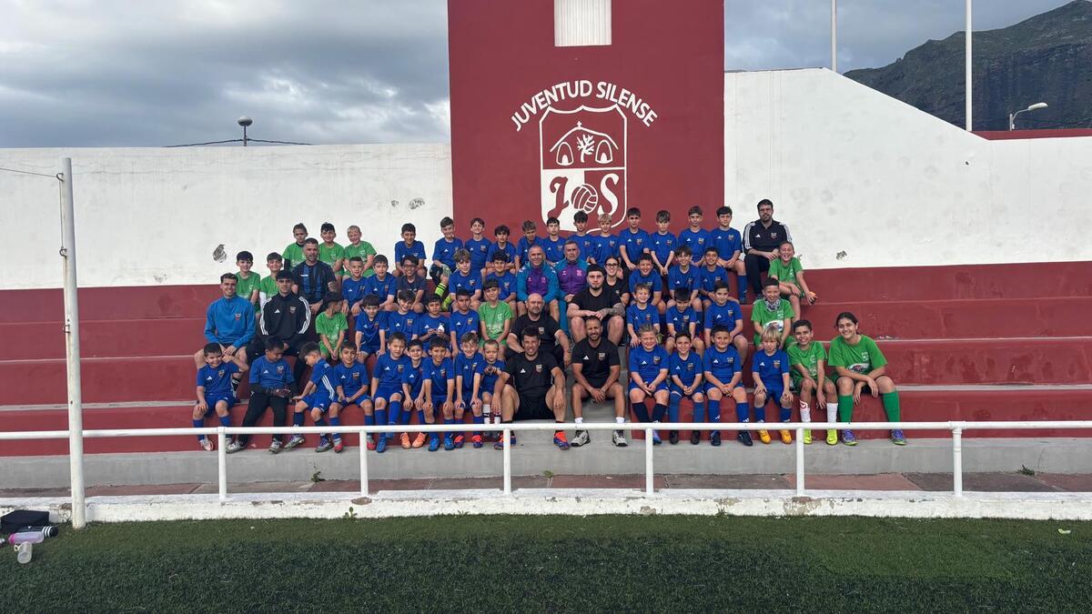 Más de 60 futbolistas del Juventud Silense y la UD Tanque participan en las tecnificaciones de ‘Unidos X el Tenerife’