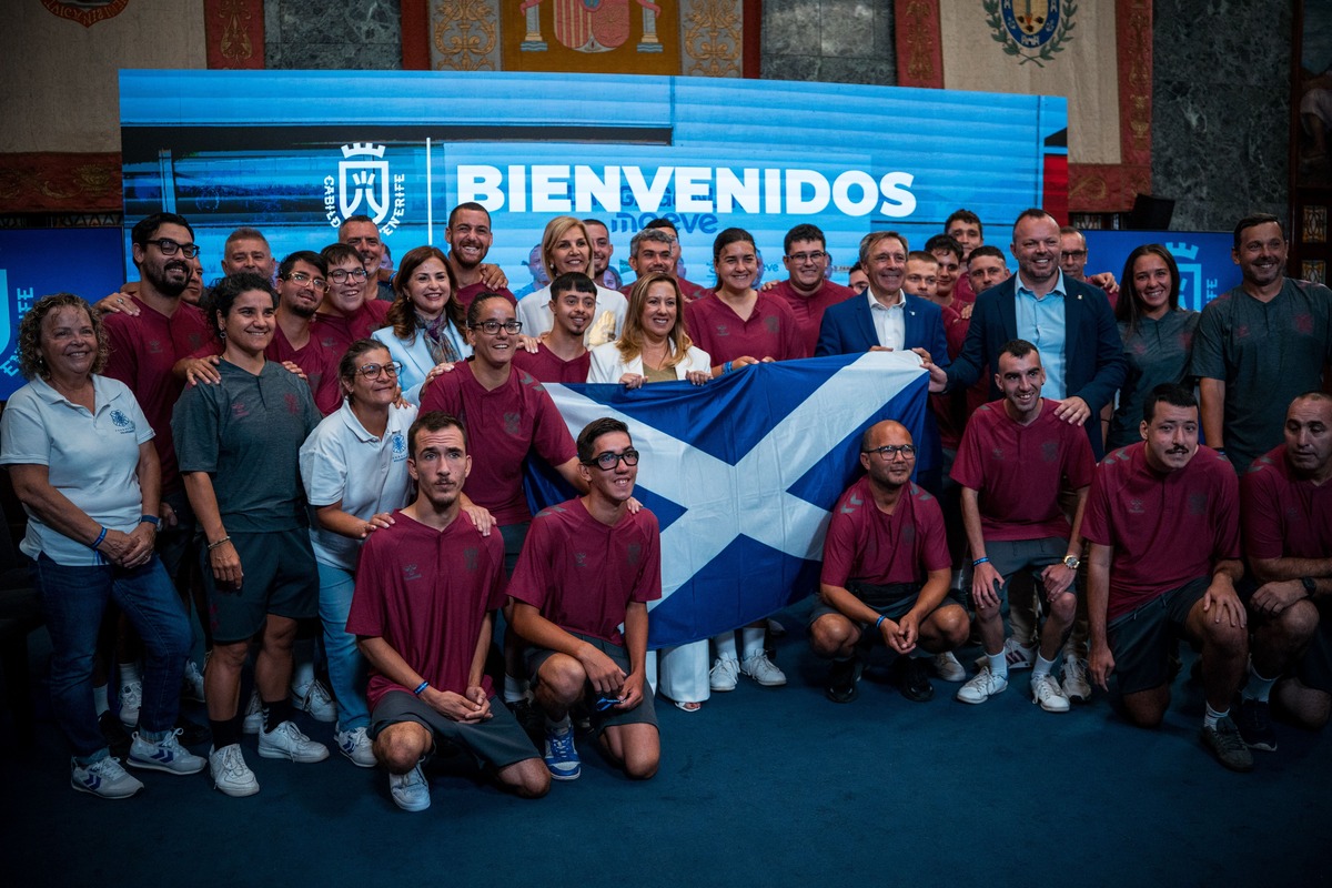El Cabildo Insular recibe al CD Tenerife EDI