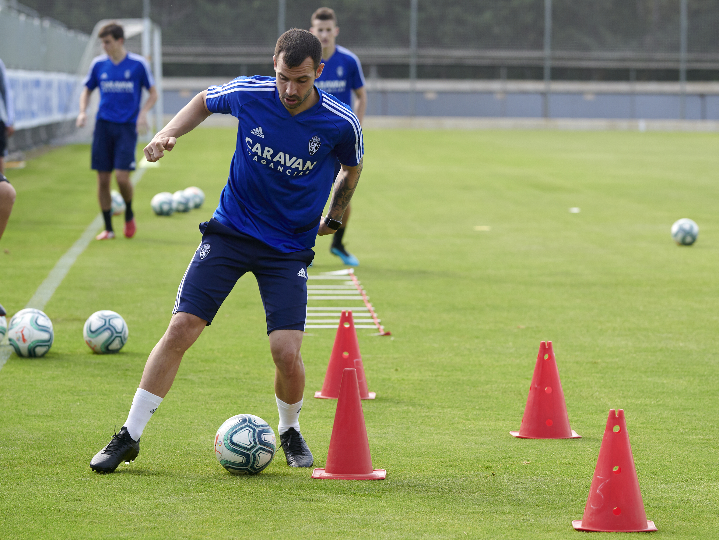 Nuevo ensayo por grupos del conjunto zaragocista en la Ciudad Deportiva ...